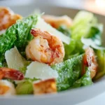 Savoureuse salade césar aux crevettes préparée à l'Airfryer.