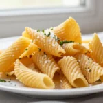 Chips de pâtes croustillantes en Airfryer, parfaites pour l'apéritif.