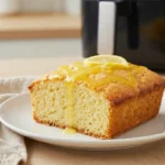 Délicieux moelleux au citron préparé dans un Airfryer, moelleux et parfait pour le dessert.